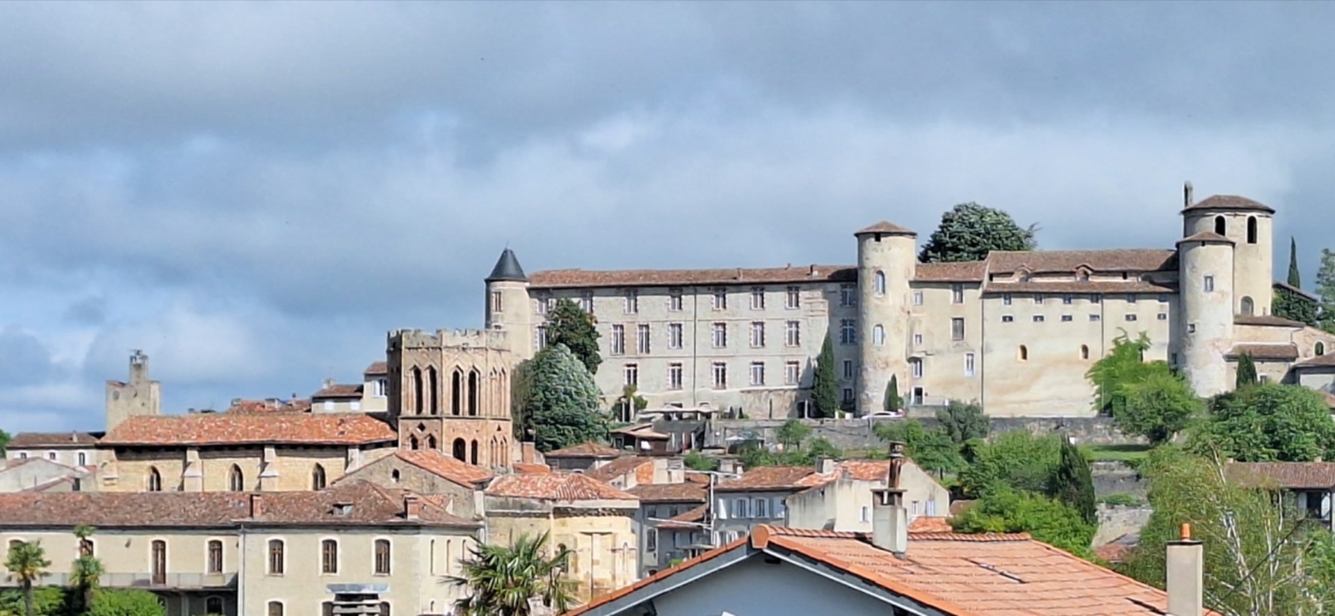 Saint-Lizier — le palais épiscopal et la cathédrale