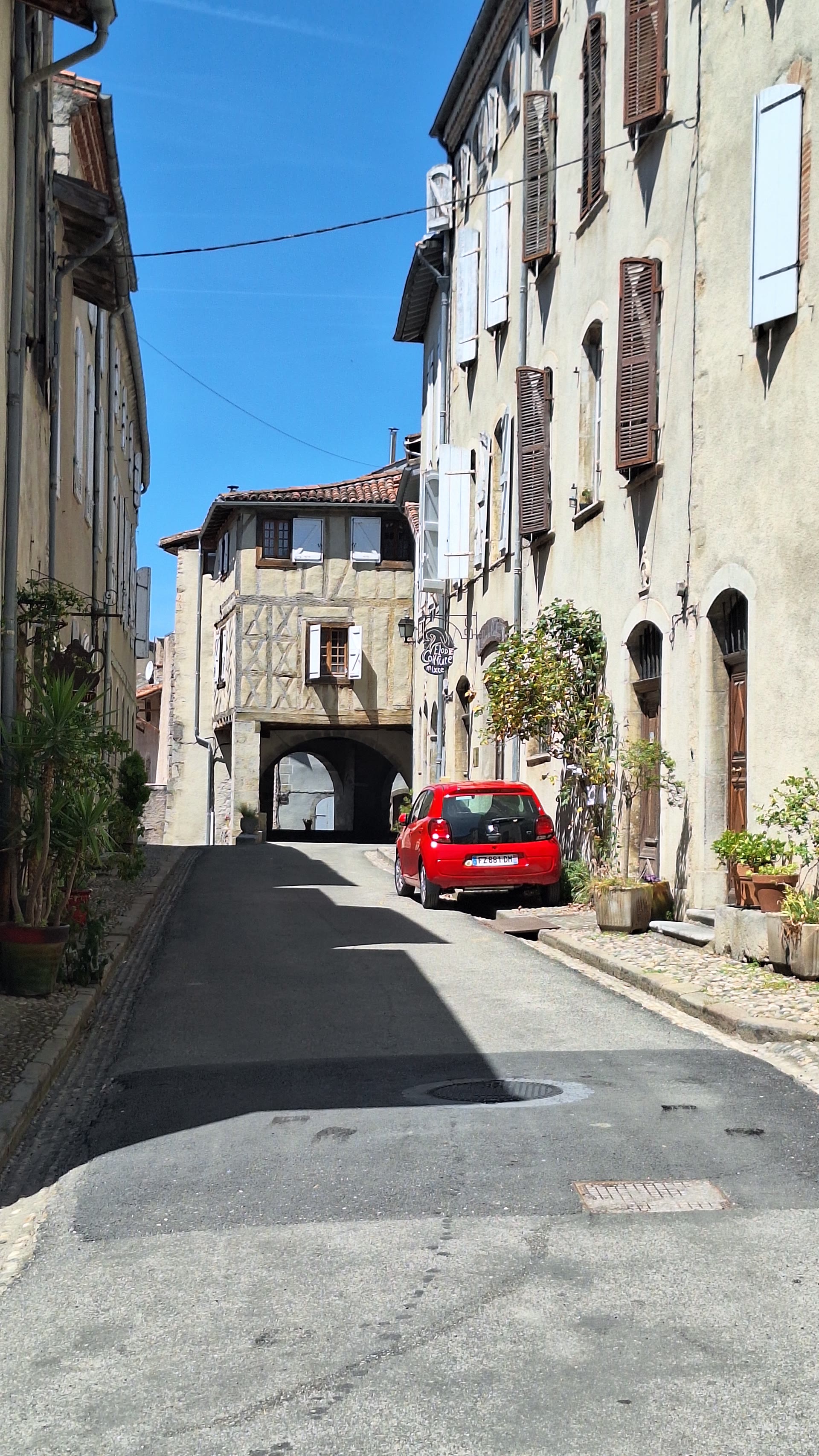 Saint-Lizier — ruelle et arche de la cité